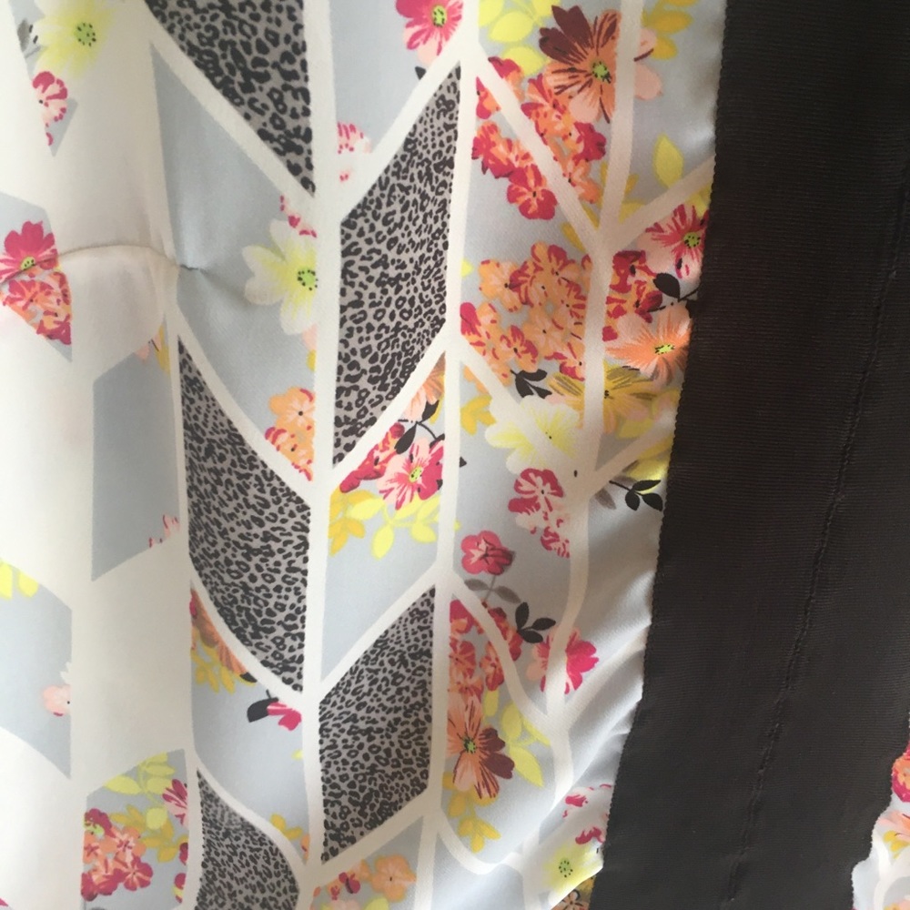 CAbi black and multicolor floral top size small - Picture 11 of 11